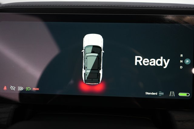 2023 Rivian R1S — photo 26 of 28