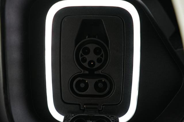 2023 Rivian R1S — photo 8 of 28