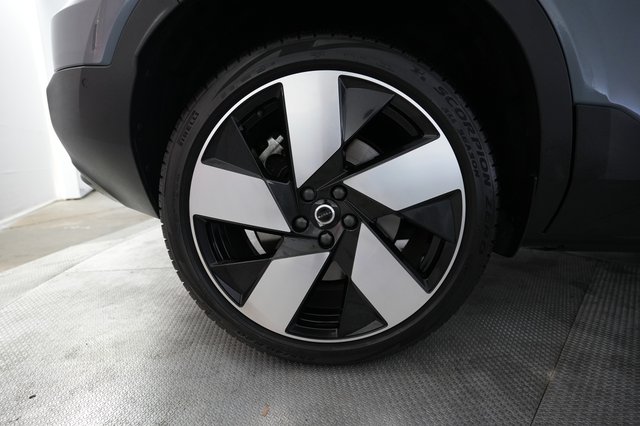 2023 Volvo C40 Recharge — photo 17 of 24