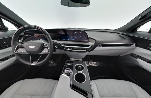 2024 Cadillac LYRIQ — photo 3 of 30