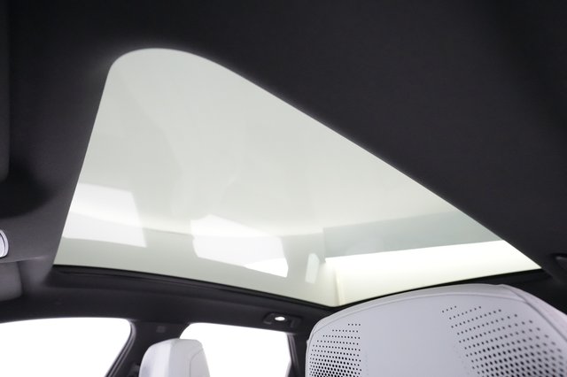 2024 Cadillac LYRIQ — photo 19 of 30