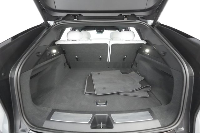 2024 Cadillac LYRIQ — photo 18 of 30