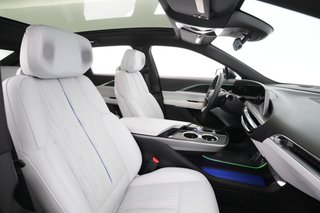 2024 Cadillac LYRIQ — photo 16 of 30