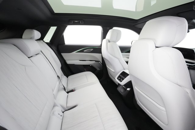 2024 Cadillac LYRIQ — photo 17 of 30