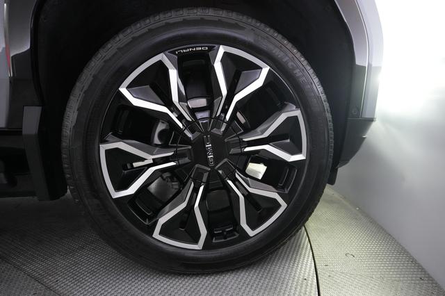 2024 GMC Sierra EV — photo 10 of 19