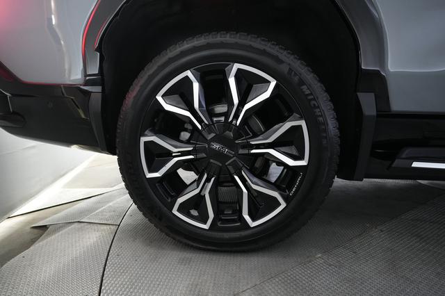 2024 GMC Sierra EV — photo 9 of 19