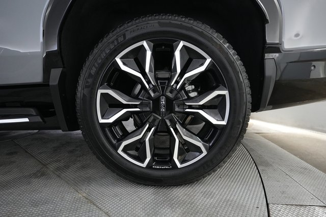 2024 GMC Sierra EV — photo 7 of 19