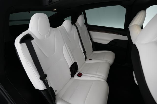 2024 Tesla Model X — photo 4 of 19