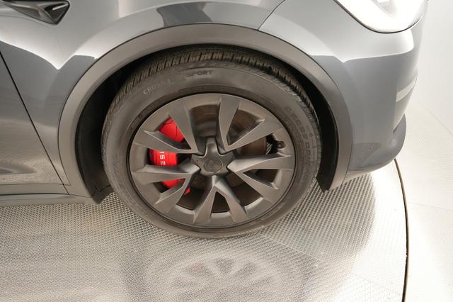 2024 Tesla Model X — photo 7 of 19