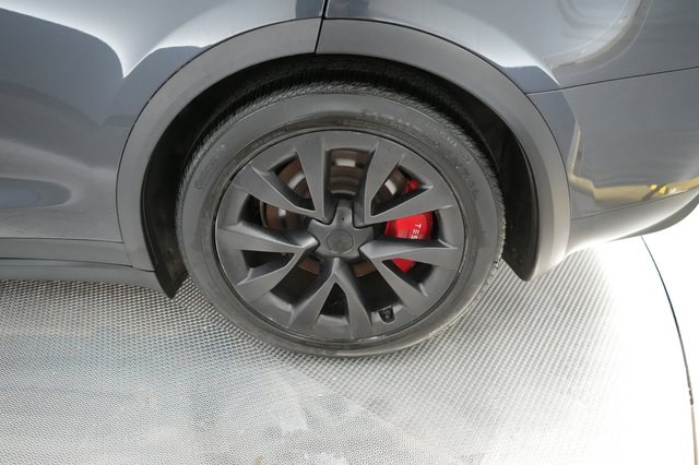2024 Tesla Model X — photo 15 of 19