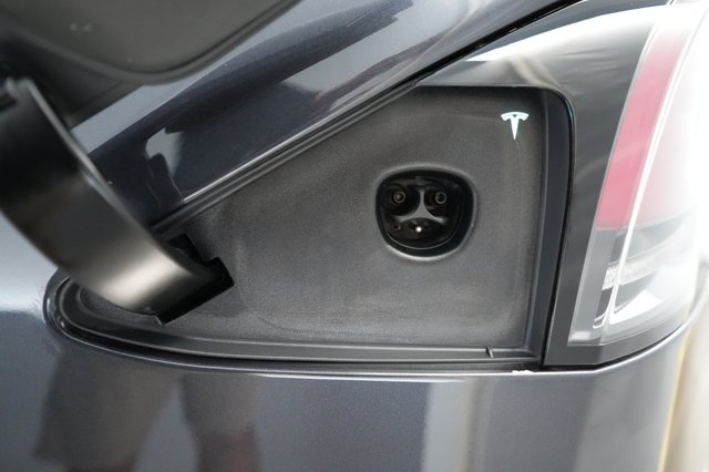 2024 Tesla Model X — photo 8 of 19