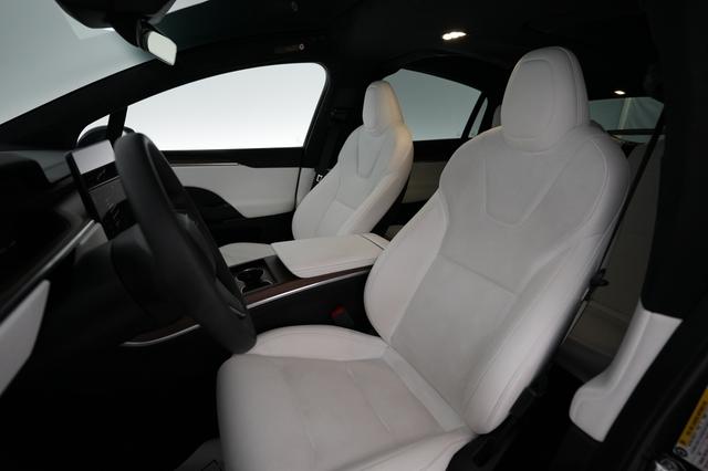2024 Tesla Model X — photo 3 of 19