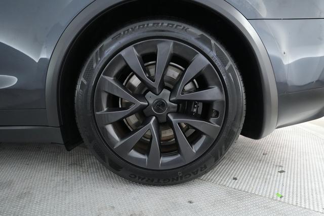 2024 Tesla Model X — photo 7 of 21