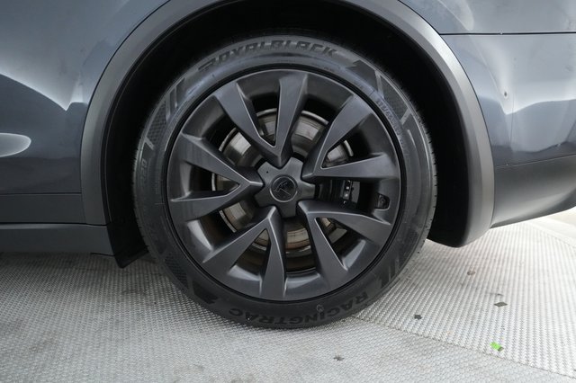 2024 Tesla Model X — photo 7 of 21