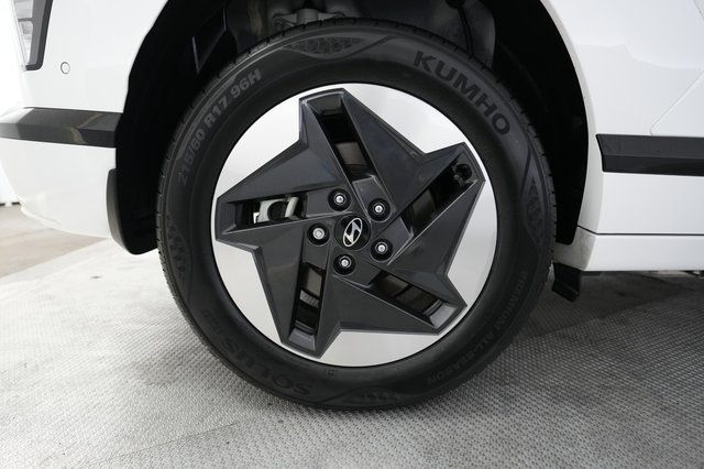 2024 Hyundai Kona Electric — photo 17 of 24