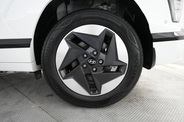 2024 Hyundai Kona Electric — photo 7 of 24