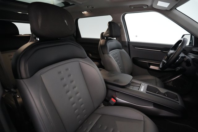 2024 Kia EV9 — photo 18 of 23