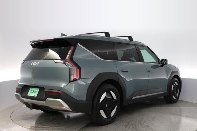 2024 Kia EV9 — photo 2 of 23