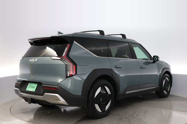 2024 Kia EV9 — photo 2 of 23