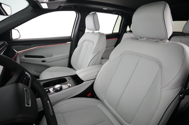 2025 Jeep Wagoneer S — photo 3 of 22