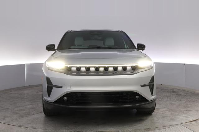 2025 Jeep Wagoneer S — photo 9 of 22