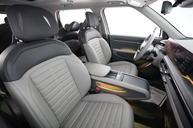 2024 Kia EV9 — photo 18 of 30