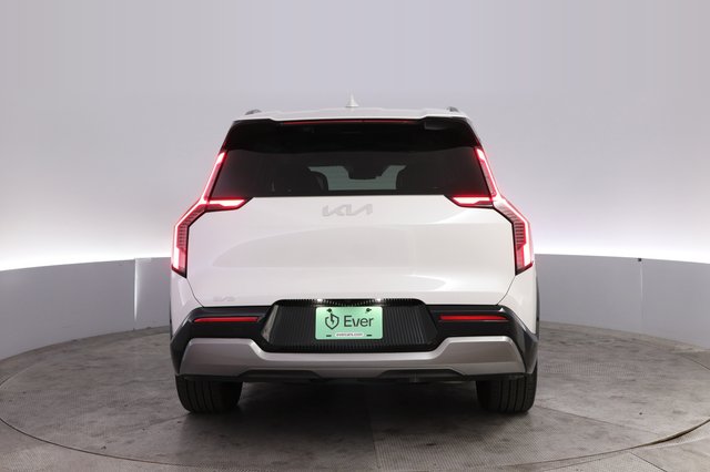 2024 Kia EV9 — photo 12 of 30