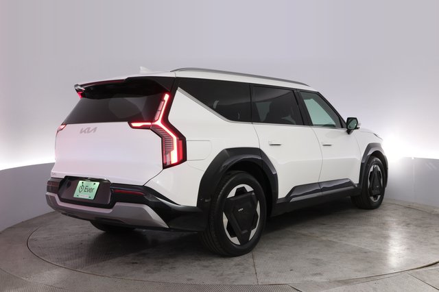 2024 Kia EV9 — photo 2 of 30