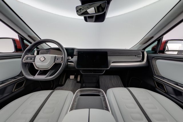 2023 Rivian R1S — photo 21 of 24