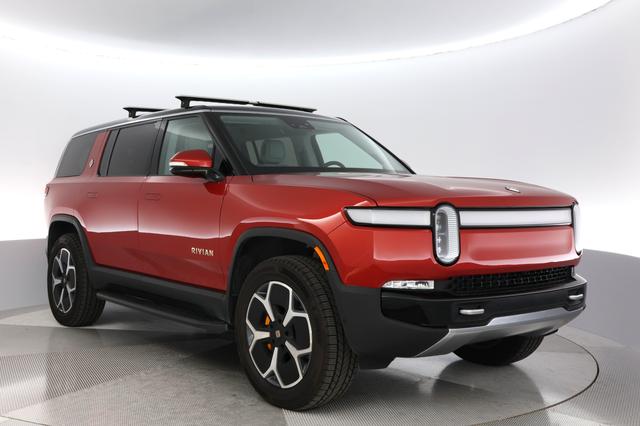 2023 Rivian R1S — photo 9 of 24