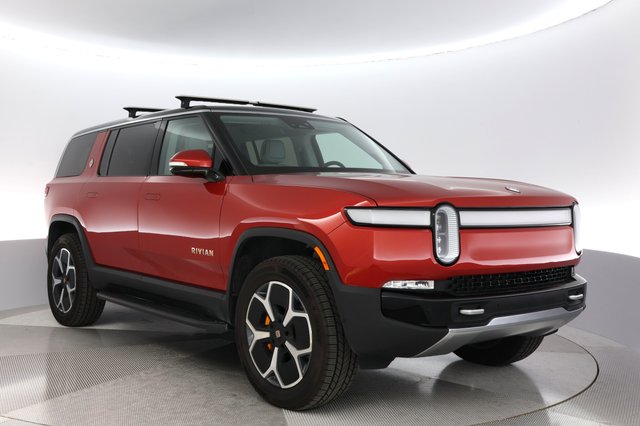 2023 Rivian R1S — photo 9 of 24