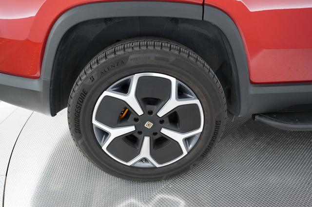 2023 Rivian R1S — photo 7 of 24