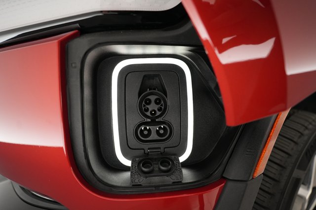 2023 Rivian R1S — photo 8 of 24