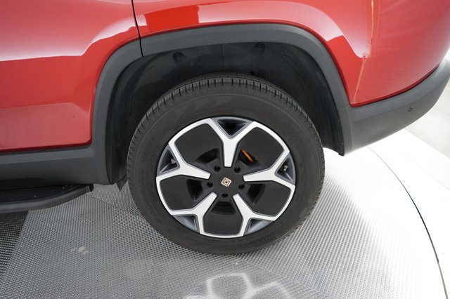 2023 Rivian R1S — photo 14 of 24