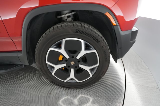 2023 Rivian R1S — photo 13 of 24
