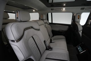 2023 Rivian R1S — photo 4 of 24