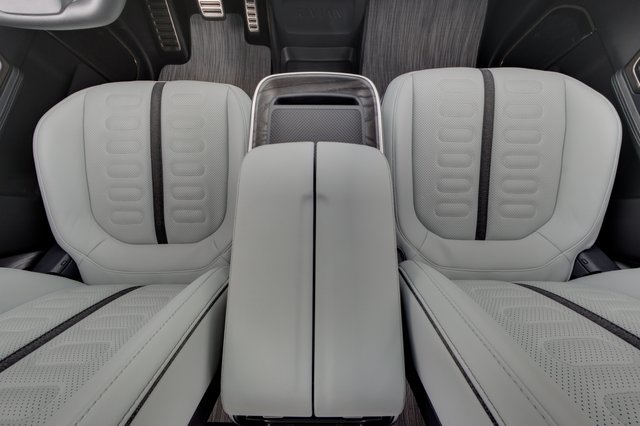 2023 Rivian R1S — photo 22 of 24