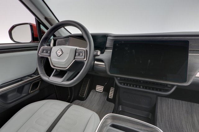 2023 Rivian R1S — photo 20 of 24