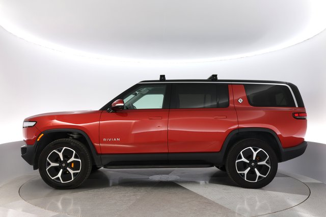 2023 Rivian R1S — photo 12 of 24