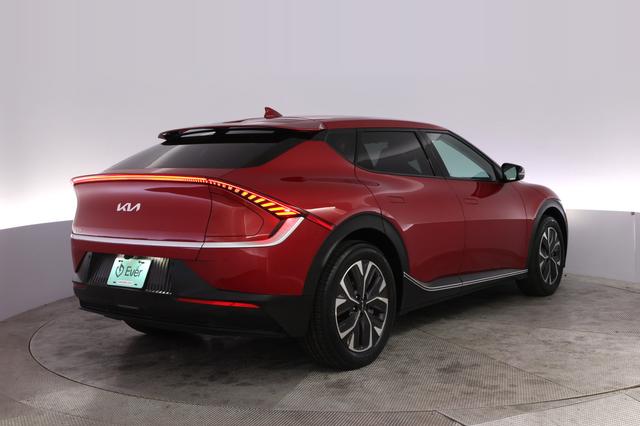 2024 Kia EV6 — photo 2 of 30
