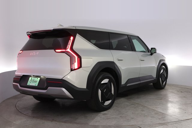 2024 Kia EV9 — photo 2 of 23