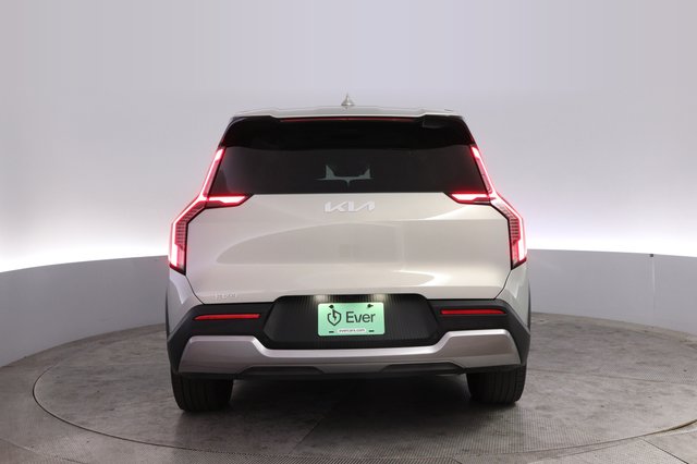 2024 Kia EV9 — photo 12 of 23