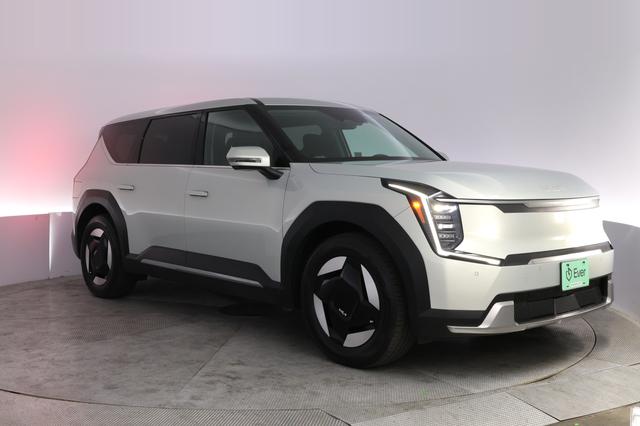 2024 Kia EV9 — photo 10 of 23