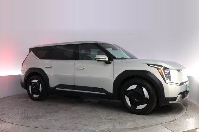 2024 Kia EV9 — photo 11 of 23