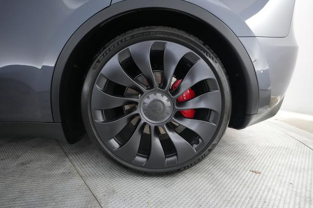 2022 Tesla Model Y — photo 7 of 23