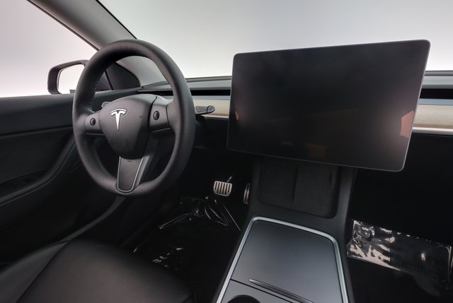2022 Tesla Model Y — photo 19 of 23