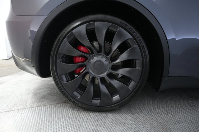 2022 Tesla Model Y — photo 16 of 23