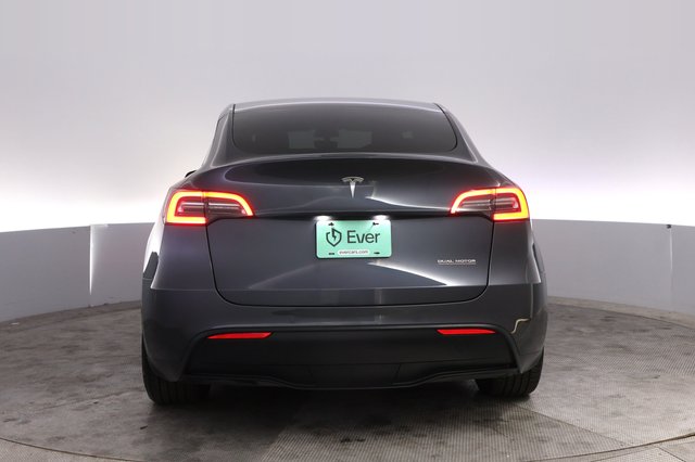 2022 Tesla Model Y — photo 12 of 23