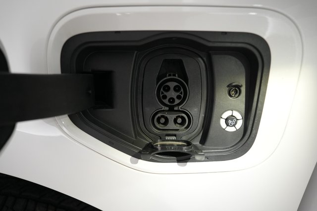 2023 Ford F-150 Lightning — photo 8 of 15