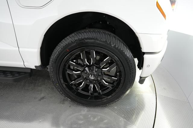 2023 Ford F-150 Lightning — photo 10 of 15